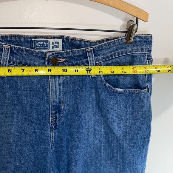🦋Adorable Signature Levi Women’s Jeans Size 12 S/C! - Picture 4 of 9
